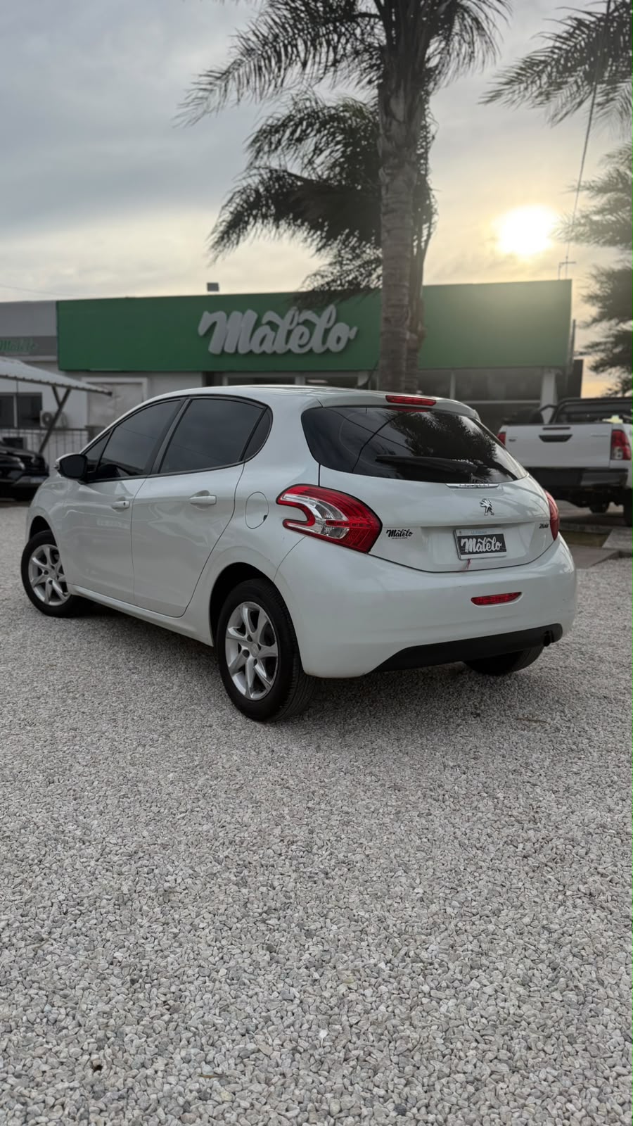 PEUGEOT - 208   ALLURE   TOUCHSCREEM    1.5  - MANUAL  - 2015